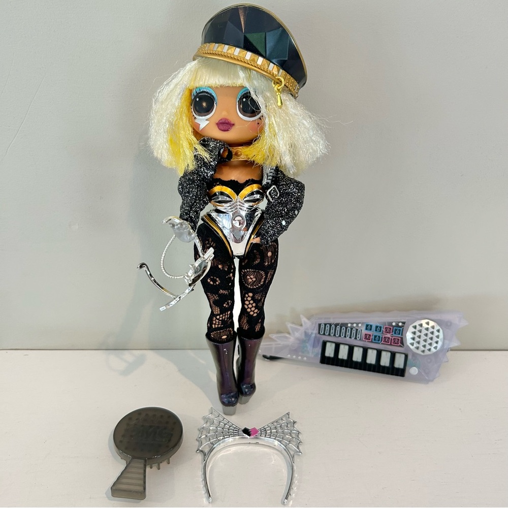LOL Surprise OMG Remix Rock Band Fashion Doll Fame Queen with Accessorie…